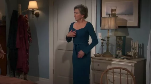 Sofia Vergara Sweetheart Colum Sweater Dress worn by Helen (Julie White) as seen in How We Roll (S01E06)