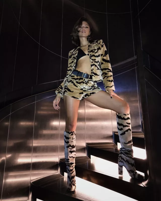 Tiger Print Blazer porté par Zendaya pour la Fashion Week de Paris sur son compte Instagram @zendaya