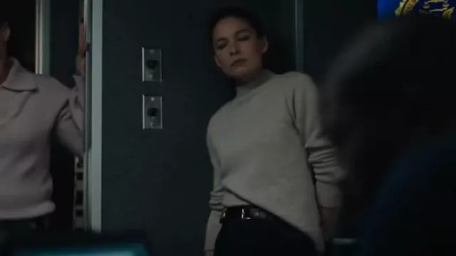 Monki Knit sweater Beige worn by Special Agent Kristin Gaines (Alexa Davalos) as seen in FBI: Most Wanted (S04E18)