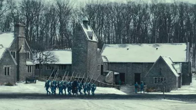 Hartwood Acres establos en Pittsburgh como la Academia Militar de los Estados Unidos West Point en Nueva York en The Pale Blue Eye