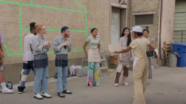 Hollister Patch­work Dad Jeans worn by Jasmine (Shazdeh Kapadia) as seen in Shelved (S01E07)