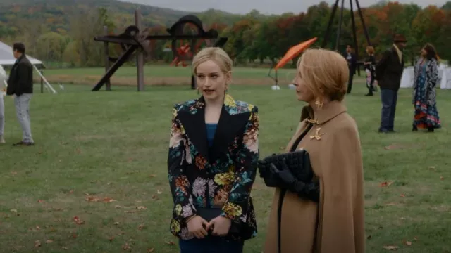 Dolce & Gabbana Floral Jacquard Detail Blazer worn by Anna Delvey (Julia Garner) as seen in Inventing Anna (S01E01)