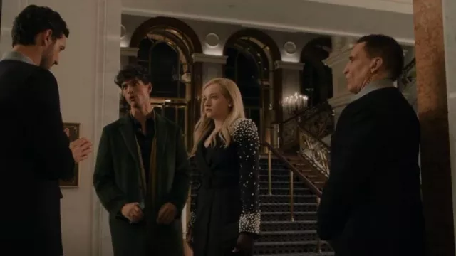 Badgley Mischka Imitation Perle Robe portée par Anna Delvey (Julia Garner) comme on le voit dans Inventing Anna (S01E02)