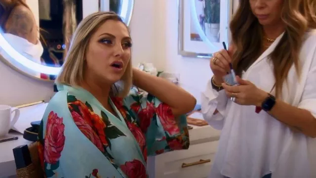 Babeyond Floral Print Robe worn by Gina Kirschenheiter as seen in The Real Housewives of Orange County (S16E14)