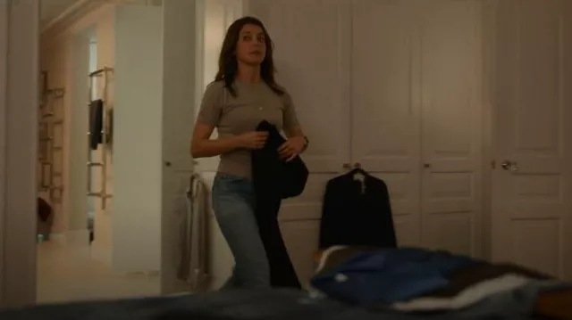 Levi's Wedgie Fit Straight Jeans worn by Ambassador Kate Wyler (Keri Russell) as seen in The Diplomat (S01E01)