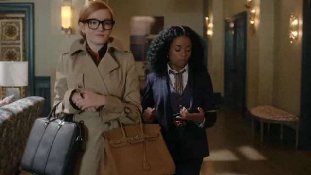 Hermes 30 Birkin Bag worn by Anna Delvey (Julia Garner) as seen in Inventing Anna (S01E05)