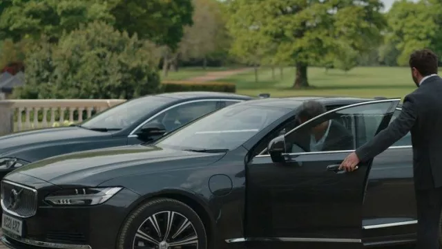 2021 Volvo S90 T8 Inscription Recharge AWD driven by Hal Wyler (Rufus Sewell) in The Diplomat (S01E02)
