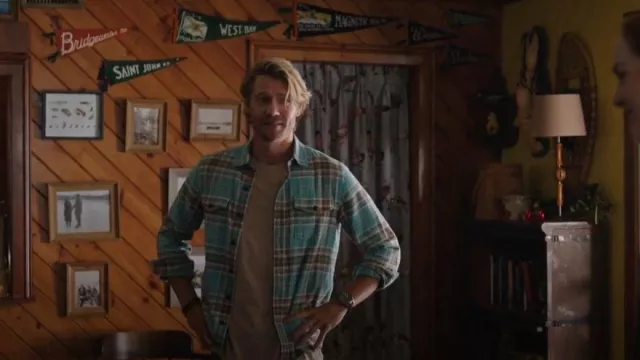 Chemise en flanelle à carreaux de coton biologique L.l. portée par Cal Jones (Chad Michael Murray) vue dans Sullivan’s Crossing (S01E05)