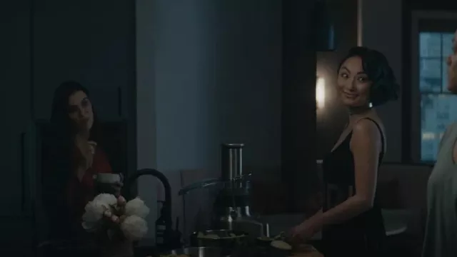 Pyjama à manches longues La Perla porté par Elliot Mantle (Rachel Weisz) vu dans Dead Ringers (S01E01)