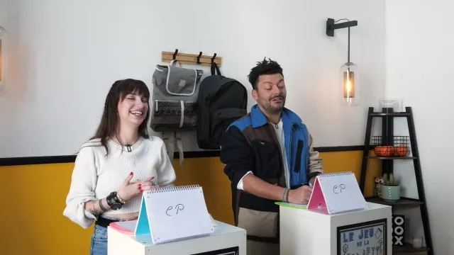 Les cahiers à spirales utilisés par Kev Adams dans la vidéo Le Jeu de la Scolarité (Saison 2) : Encore un niveau très faible des candidats !