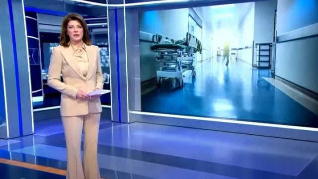 Michael Kors Charlie Crepe Pants worn by Norah O'Donnell as seen in CBS Evening News on April 24, 2023