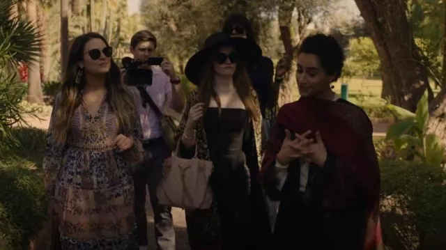 Celine Style CL41448/S usada por Anna Delvey (Julia Garner) como se ve en Inventing Anna (S01E06)