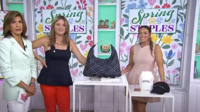 Zara Robe courte volumineuse en rose beige portée par Melissa Garcia comme vu dans Aujourd’hui avec Hoda & Jenna le 27 avril 2023