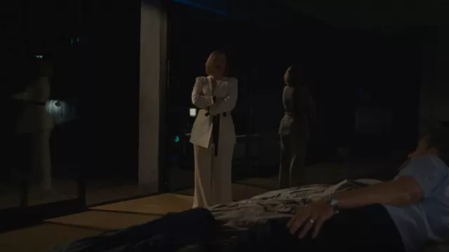 Pinko Dat­tero Pants worn by Shiv Roy (Sarah Snook) as seen in Succession (S04E06)