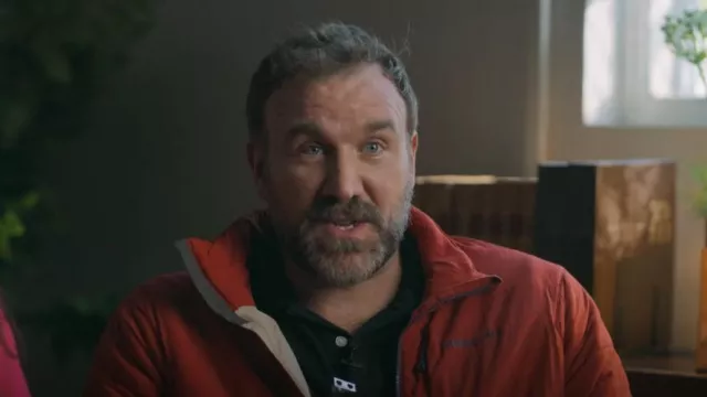 Patagonia R1 Veste à fermeture éclair portée par Ross Kubiak (Ross Kimball) comme on le voit dans Jury Duty (S01E07)