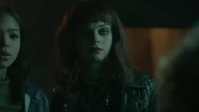 Allsaints Cargo Quilted Leather Biker Jacket porté par Duela (Olivia Rose Keegan) comme on le voit dans Gotham Knights (S01E07)