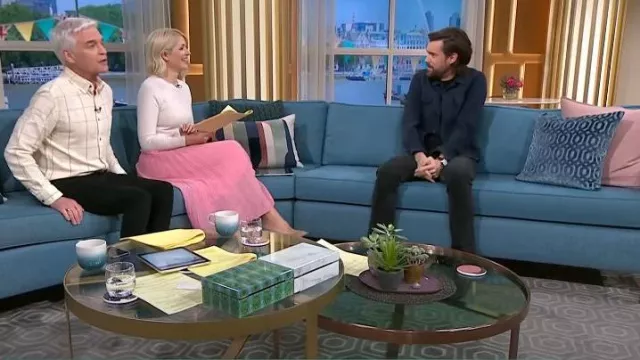 Zara Pleated Midi Skirt in Chalk Pink worn by Holly Willoughby as seen in This Morning on May 3, 2023