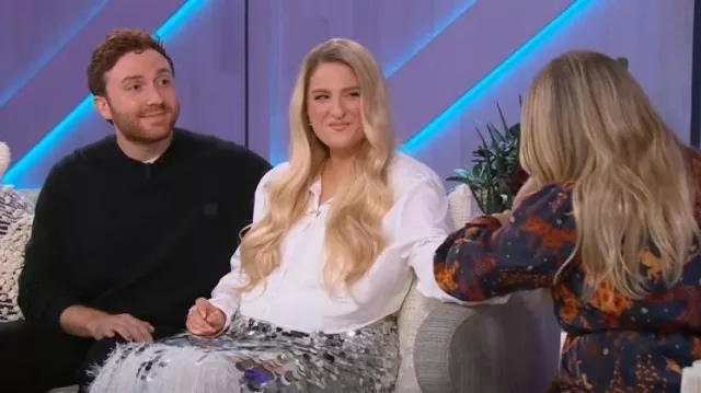 Asos édition Paillette Sequin Midi Jupe portée par Meghan Trainor vue dans The Kelly Clarkson Show le 25 avril 2023