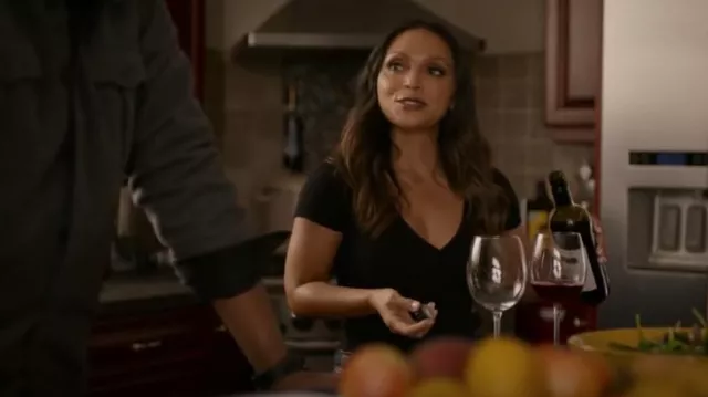 Wilfred All Tied Up Sweater porté par Cecile Horton (Danielle Nicolet) comme on le voit dans The Flash (S09E10)