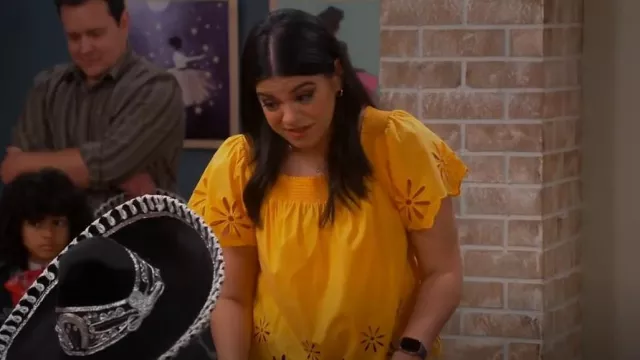 Rails Sonora Top porté par Mayan (Mayan Lopez) comme vu dans Lopez vs Lopez (S01E20)