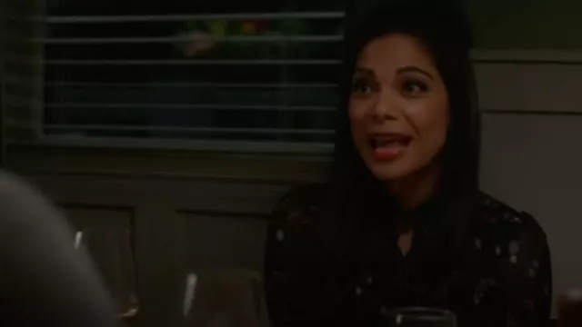 Wilfred Alexis Blouse in Spring Medley worn by Helen Tasker (Ginger Gonzaga) as seen in True Lies (S01E10)