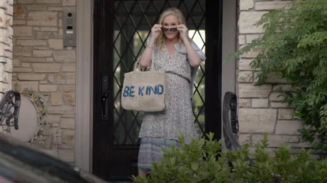 The Jacksons Be Kind Jute Bag worn by Kathy Hilton as seen in Paris in Love (S01E03)