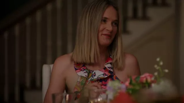 Zimmermann Lovestruck Floral Paisley Tie Back Midi Vestido usado por Susannah (Rachel Blanchard) como se ve en The Summer I Turned Pretty (S01E03)