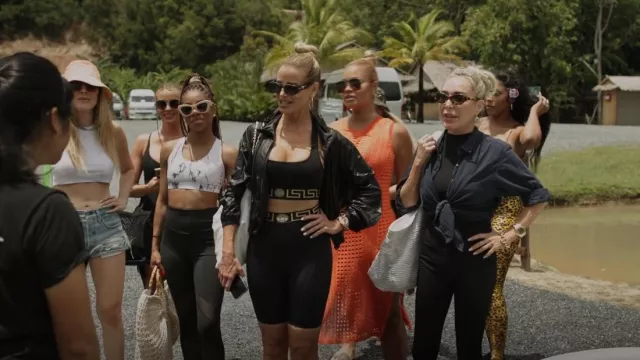 Versace Jacquard Trimmed Stretch Jersey Biker Shorts usados por Alexia Echevarria como se ve en The Real Housewives Ultimate Girls Trip (S03E02)