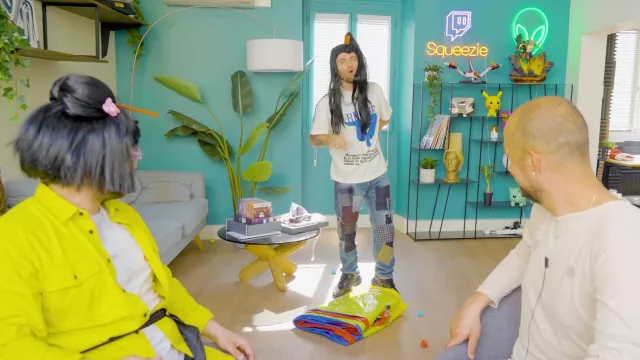 The patchwork jeans worn by Squeezie in her YouTube video We try strange objects #5