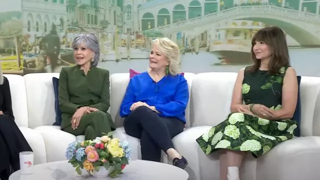 Robe midi à imprimé floral Oscar De La Renta portée par Mary Steenburgen vue dans Aujourd’hui le 8 mai 2023