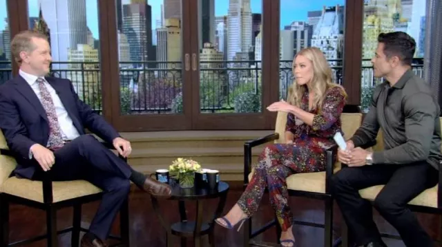 Zadig y Voltaire Captain Print Mono usado por Kelly Ripa como se ve en LIVE with Kelly and Mark el 9 de mayo de 2023