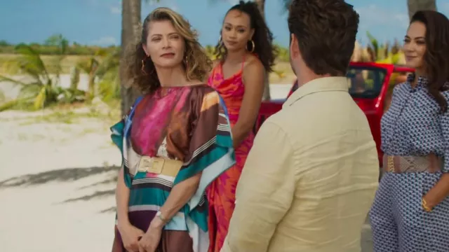 Robe Maxi imprimée sur soie Zara portée par Sue Beck (Gillian Vigman) vue dans Fantasy Island (S02E13)