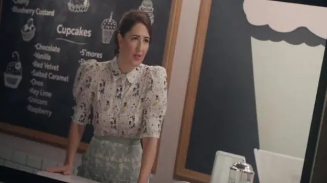 Genema Lace Em­broi­dery Waist Apron worn by Natalie Greer (D'Arcy Carden) as seen in Barry (S04E05)
