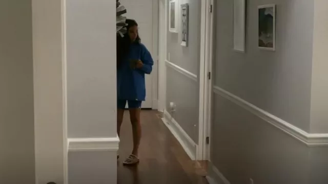 Birkenstock Ari­zona Shear­ling San­dals worn by Danielle Olivera as seen in Summer House (S07E13)