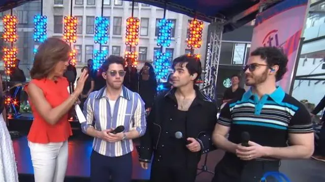 Wales Bonner Delta Veste en laine cloutée à col détachable portée par Joe Jonas comme on le voit dans Today on May 12, 2023