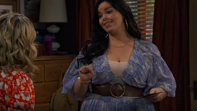 Free People Golden Hour Maxi Dress porté par Lou Hockhauser (Miranda May) comme vu dans BUNK’D (S06E24)