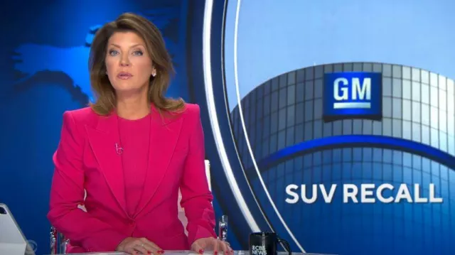 Michael Kors Georgina Single-Breasted Blazer worn by Norah O'Donnell as seen in CBS Evening News on May 12, 2023