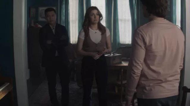 Veronica Beard Beverly Skinny Flare Jean worn by Nancy Drew (Kennedy McMann) as seen in Nancy Drew (S03E09)