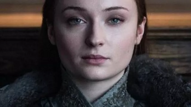The costume of the Queen of the North worn by Sansa Stark (Sophia Turner) in the series Game of Thrones: The Iron Anniversary (S01E01)