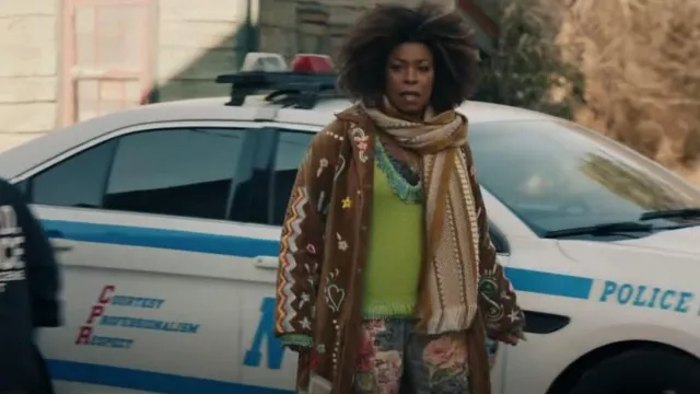 Magnolia Pearl Applique Flower Miner Pants 425 Riley worn by Viola 'Vi' Marsette (Lorraine Toussaint) as seen in The Equalizer (S03E17)