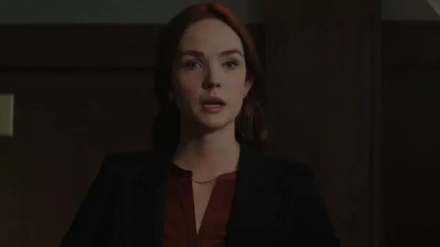 Collier de chaîne de trombone Madewell porté par Maggie Sullivan (Morgan Kohan) vu dans Sullivan’s Crossing (S01E10)