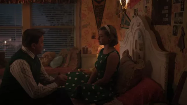 Robe balançoire à pois Collectif 50s portée par Betty Cooper (Lili Reinhart) vue dans Riverdale (S07E08)