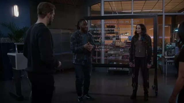 R13 Cardigan floral porté par Khiane (Danielle Panabaker) vu dans The Flash (S09E12)