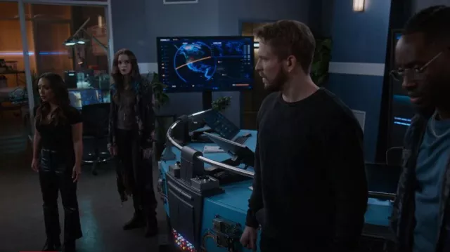 Wilfred All Tied Up Top usado por Cecile Horton (Danielle Nicolet) como se ve en The Flash (S09E12)
