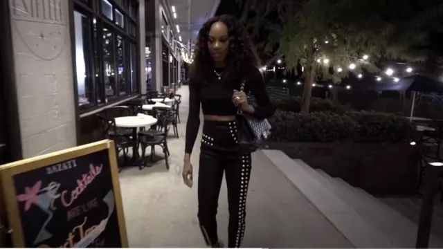 Gucci But­ton-Em­bell­ished High-Rise Skinny Jeans worn by Sanya Richards-Ross as seen in The Real Housewives of Atlanta (S15E02)