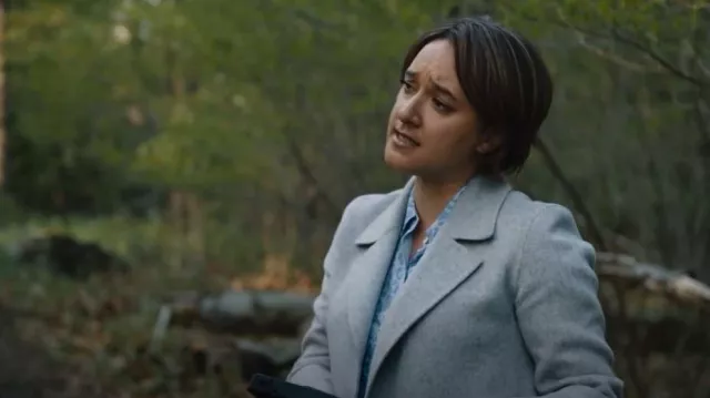 Theory Sileena S Jacket portée par l’agent spécial Hana Gibson (Keisha Castle-Hughes) comme on le voit dans FBI: Most Wanted (S04E21)