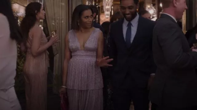 Pochette culte en cuir métallique Gaia Nala portée par le Dr Maggie Pierce (Kelly McCreary) comme on le voit dans Grey’s Anatomy (S19E20)