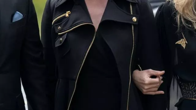 Black Zip Coat worn by Tully Hart (Katherine Heigl) in Firefly Lane TV series (Season 2)