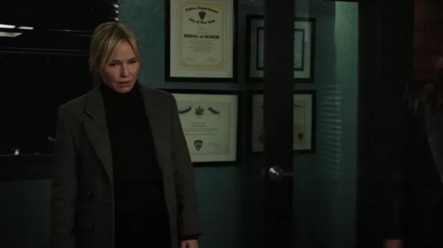 Everlane The Oversized Blazer Grey Herringbone worn by Detective Amanda Rollins (Kelli Giddish) as seen in Law & Order: Special Victims Unit (S24E22)