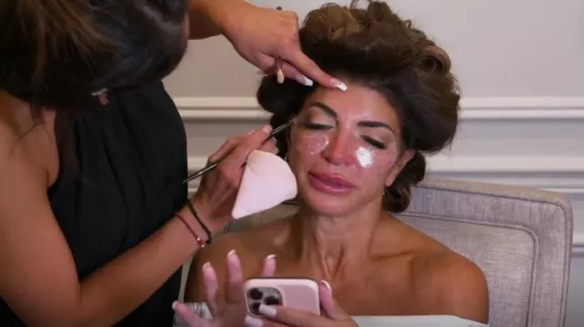 Winky Lux Wakey Wakey Under Eye Patchs portés par Teresa Giudice comme on le voit dans The Real Housewives of New Jersey (S13E16)